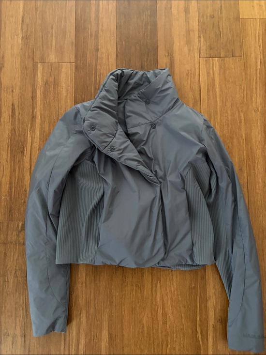 lululemon athletica Jackets & Blazers - NWOT Lululemon Sleek City Jacket size 6 grey